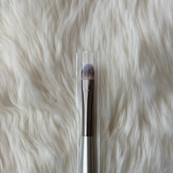 Elegant Silver and Brown Makeup Brush Set - Picture 3 of 6